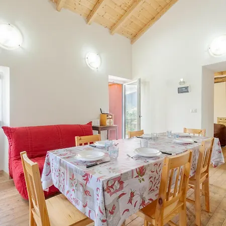 2 Bedroom Lovely In Tribogna Tatil Evi Ferrada di Moconesi