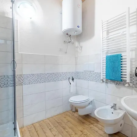 2 Bedroom Lovely In Tribogna