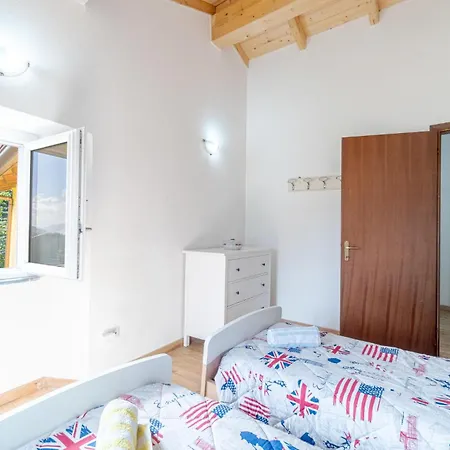 Casa de Férias 2 Bedroom Lovely In Tribogna Moconesi