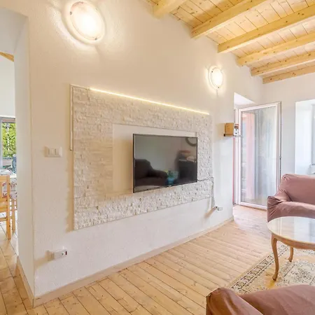 2 Bedroom Lovely In Tribogna 別荘 *