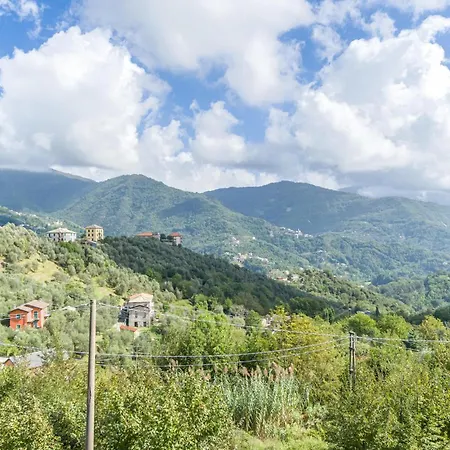 2 Bedroom Lovely In Tribogna Holiday home Ferrada di Moconesi