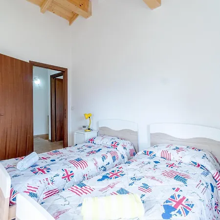 別荘 2 Bedroom Lovely In Tribogna