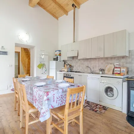 2 Bedroom Lovely In Tribogna Holiday home Ferrada di Moconesi